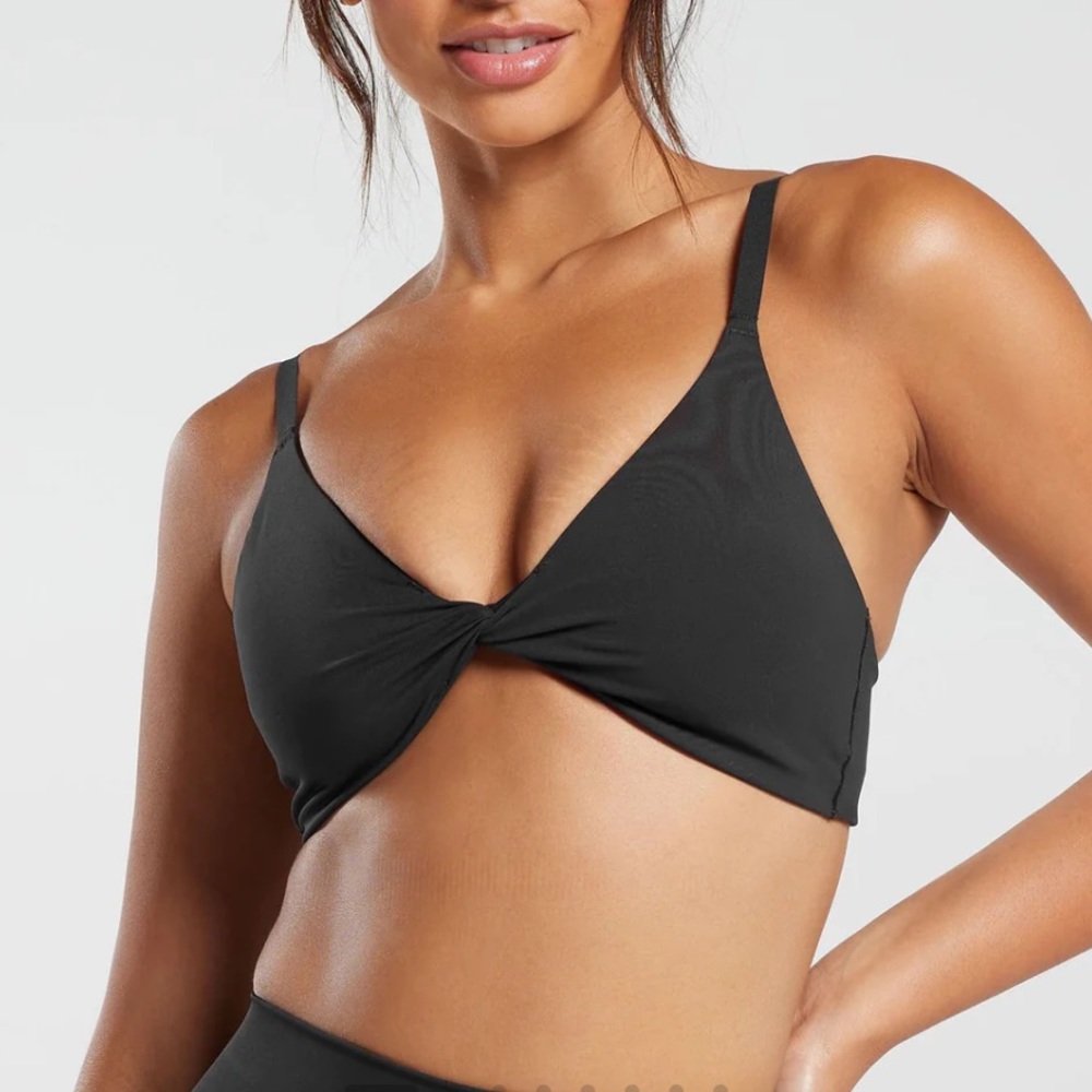 Gymshark Elevate Twist Front Bra
